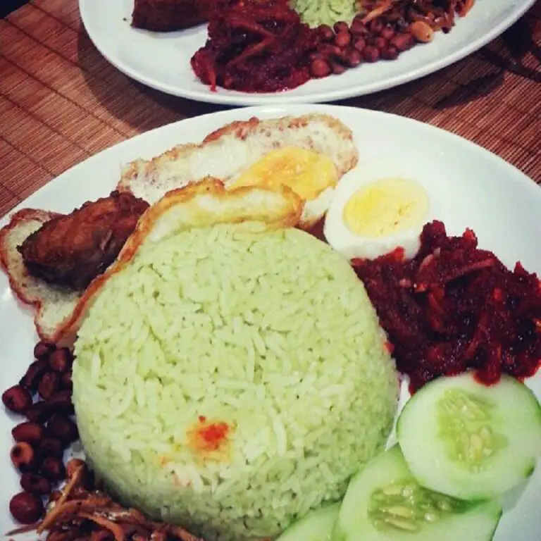 nasi-lemak-ayam-goreng-berempah