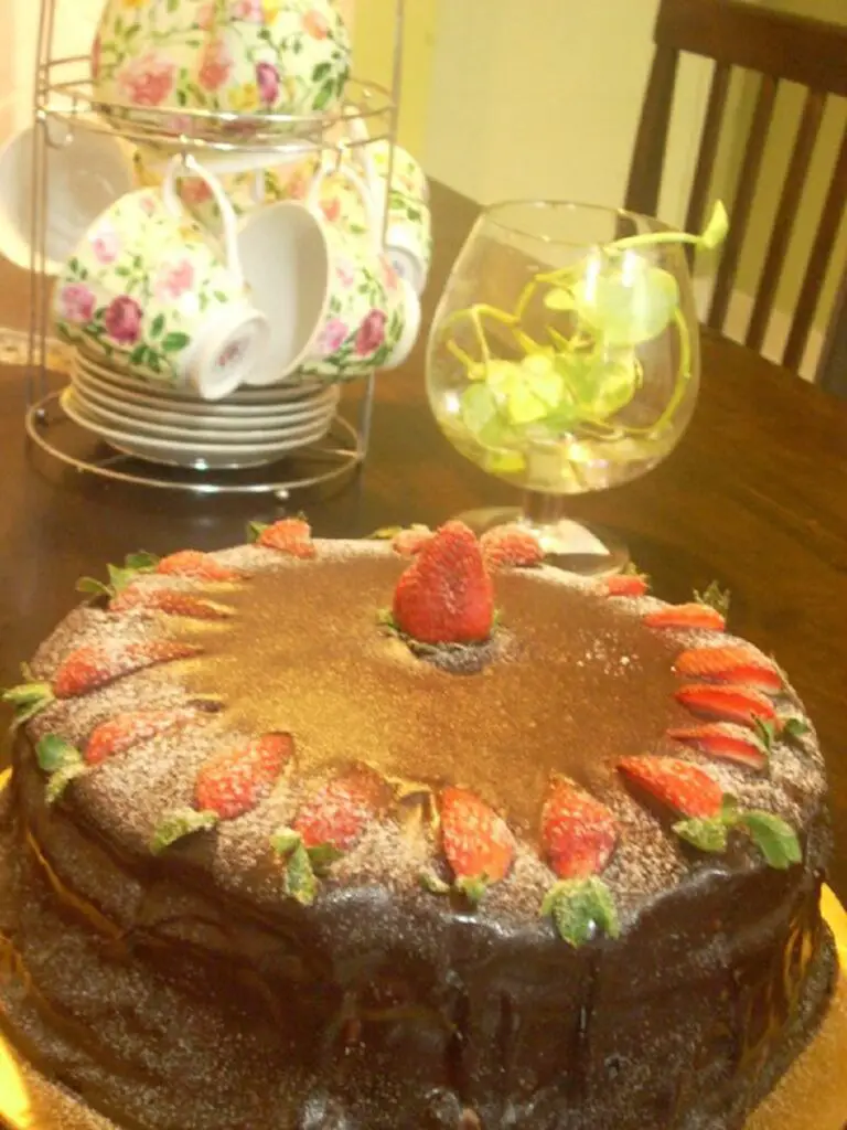 Resepi Kek Strawberry Chocolate  (Mudah Dan Sedap)