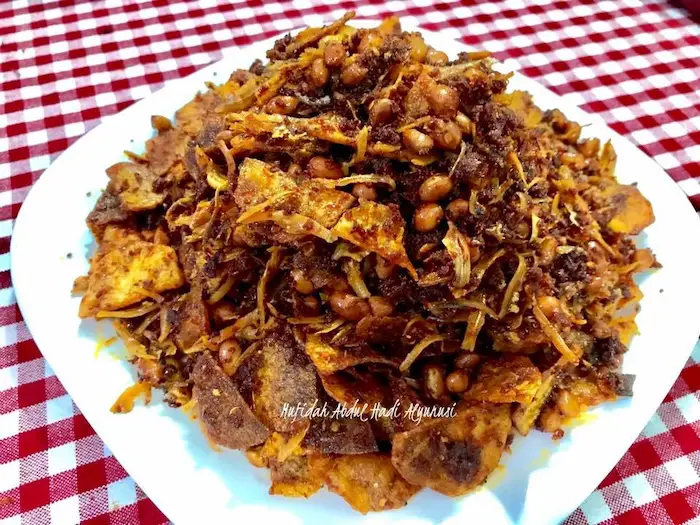 10 Kumpulan Resepi Sambal Goreng Kering Bilis Kentang Pelbagai Cara